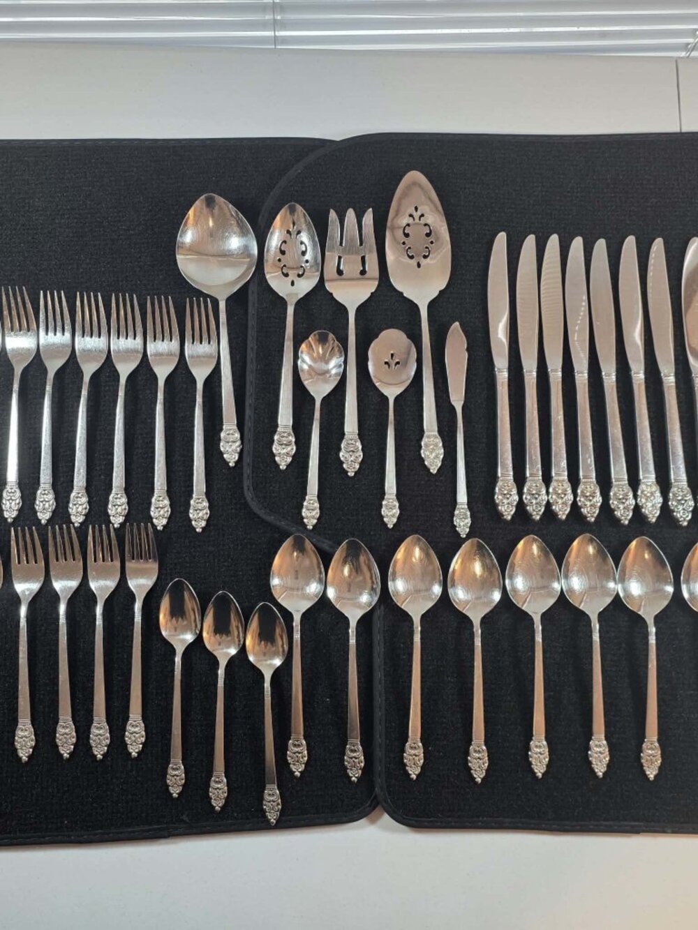 ONEIDA VINLAND STAINLESS FLATWARE SET SERVING SPOONS NORDIC CROWN  41 PCS